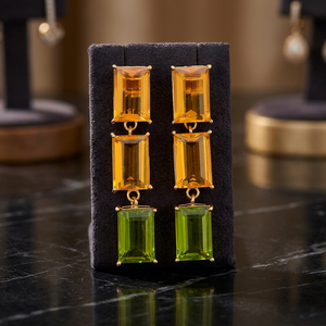 Boucles d'oreilles pendantes ethniques en laiton plaqué or faites à la main avec pierres précieuses, style bohème pour les occasions festives - Product Image 3