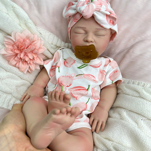 Poupée Reborn de 22 pouces en silicone platine lavable, avec des doigts mobiles et des sourcils peints, pour le confort des bébés et la pratique en crèche - Product Image 1