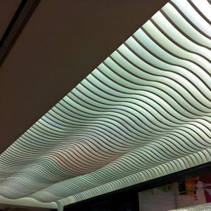 Décoration de <span class=keywords><strong>plafond</strong></span> de couloir intérieur Panneaux de <span class=keywords><strong>plafond</strong></span> en aluminium ondulés 3d aspect bois <span class=keywords><strong>Lames</strong></span> à lamelles en métal Conception de <span class=keywords><strong>faux</strong></span> <span class=keywords><strong>plafond</strong></span> Pop - Product Image 3