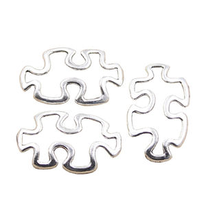 チャーム ジグソーパズルピース 自閉症啓発 30x18mm チベットシルバーカラー ペンダント アンティークジュエリー製作 DIY ハンドメイドクラフト - Product Image 1