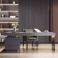 Bureau d'ordinateur design italien moderne et minimaliste Bureau pour senior avec lumière, couleur fumée de luxe pour les études