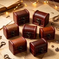 Coffret à trésors vintage en bois de petite taille, boîte de rangement pour bijoux avec surface en cuir gaufré assortie et loquet métallique