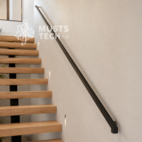 Solution technique de fabrication sur mesure haut de gamme pour escalier mono-poutre dans un intérieur de villa contemporaine