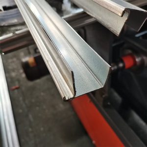 Machine de formage à froid automatique pour profilés en aluminium, profilés de cadre, profilés de carrelage, profilés de volet roulant et portes de garage - Product Image 4