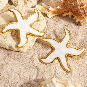Boucles d'oreilles pendantes étoile de mer en acier inoxydable plaqué or 18 carats, style océan, bijoux de mode estivaux - Product Image 2