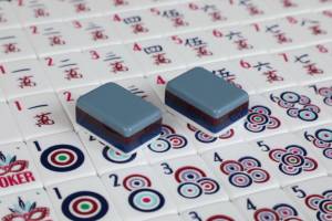 Juego de Mahjong Americano de Cuatro Capas de Acrílico Tallado Personalizado al por Mayor para Juegos de Ajedrez - Product Image 5