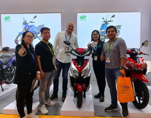 สกู๊ตเตอร์ไฟฟ้า 72v 2000w ยางแบบไม่มียางใน รุ่นใหม่ Lh8 สกู๊ตเตอร์ไฟฟ้า 72v 2000w ยางแบบไม่มียางใน รุ่นใหม่ Lh8 - Product Image 5