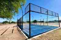 Fabricant de terrains de padel panoramiques WhaleSports en acier galvanisé pour clubs sportifs intérieurs/extérieurs
