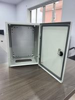 Boîtier de distribution en métal durable pour panneaux électroniques et instruments
