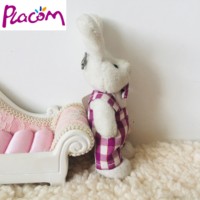 Porte-clés en peluche lapin mignon avec tenue à carreaux et nœud papillon, mini animal en peluche de 8,5 cm pour sacs et cadeaux - Vente en gros