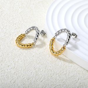 Boucles d'oreilles clous ovales creuses en acier inoxydable plaqué or 18 carats, géométriques tendance, hypoallergéniques, bicolores - Product Image 3