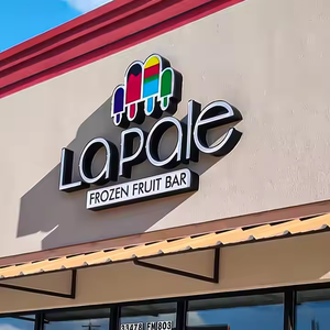 Letrero iluminado LED personalizado, logotipo frontal de acrílico y vidrio a buen precio para letrero de tienda minorista de negocios - Product Image 1