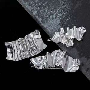 مشابك ودبابيس شعر نسائية عصرية قابلة للطي بتصميم هندسي وسطح محدب من سبيكة معدنية، مقاس 6 سم، لحفلات الزفاف والرقص الراقص، موديل 2026 - Product Image 3