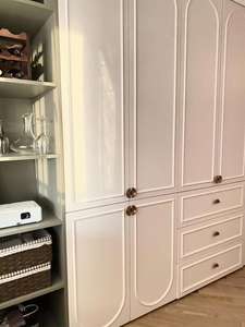 Armario de Pared de Diseño Clásico Moderno, Hermoso y Práctico con Espacio de Almacenamiento Ajustable - Product Image 2