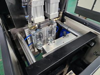 Machine de soufflage de bouteilles pour petites productions, ligne de remplissage de bouteilles en plastique PET pour eau minérale pure