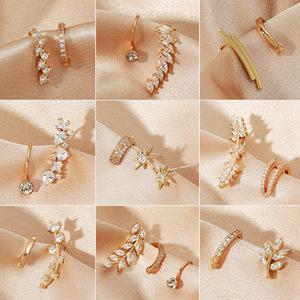 Set di 2 Orecchini a Clip Trendy per Donne, Colore Oro, a Forma di C, Impilabili, con Zirconi, Senza Piercing, per Feste e Matrimoni - Product Image 3