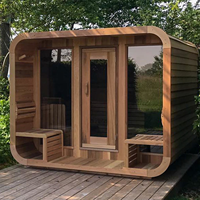 Sauna extérieur moderne en bois de pruche massif avec fenêtres à transom, panneau de commande informatisé et fonction vapeur humide pour villa