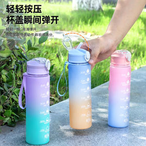 Botella de agua de plástico recargable de 600 ml con pajita y asa para uso deportivo al aire libre - Product Image 1
