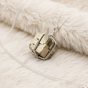 Collares con colgante de plata al por mayor OEM/ODM, joyería de pirita en bruto envuelta en alambre para mujer - Product Image 3