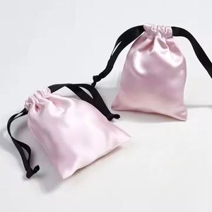 LE PETIT RUISSEAU WB6202 9*12cm Sacs cadeaux en satin à cordon de serrage avec logo personnalisable et motif géométrique, recyclables, biodégradables, anti-poussière - Product Image 2