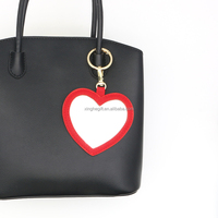 Cadeau promotionnel, porte-clés en forme de cœur rouge, miroir en cuir PU, porte-clés avec logo gravé personnalisé