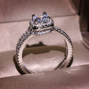 ผู้ผลิตเครื่องประดับแฟชั่นขายตรง KYRA0836 CZ แหวนออกแบบที่เรียบง่ายแพลทินัมชุบ3A แหวนเพทายสำหรับผู้หญิง - Product Image 3