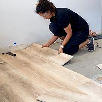 Fabrik Großhandel SPC Vinyl Click Floor ing 4mm/4,5mm/5mm Dicke Verschleiß feste Fliesen und Planken Günstige Vinyl böden