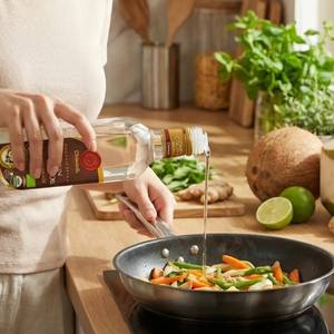 Aceite de Coco Virgen Orgánico Chiwadi 500ml. Aceite Auténtico Tailandés para la Barrera Cutánea, Rico en Vitamina E, Alternativa Natural a la Loción - Product Image 5