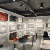 Meuble-lavabo mural double sur mesure avec vasque intégrée en acrylique pur, découpe d'angle personnalisée