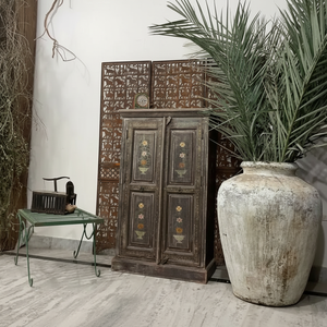 Petites armoires de cuisine Almirah vintage classiques de luxe en bois massif peintes à la main dans la peinture vintage de style design moderne - Product Image 1