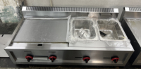 Friteuse professionnelle à gaz 4 brûleurs en acier inoxydable avec thermostat réglable, grill et plaque de cuisson pour hôtels et commerces alimentaires
