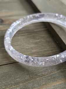 กำไลเรซิ่นอินเทรนด์สำหรับผู้หญิงที่มีลวดลายไม่ซ้ำใคร สีสันสดใส น้ำหนักเบา และสะดวกสบายสำหรับการใช้งานในชีวิตประจำวัน - Product Image 3