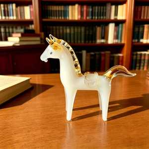 Figurine de cheval en verre soufflé à la main avec crinière et queue dorées, 2,95 pouces, sculpture animale décorative pour Noël - Product Image 2