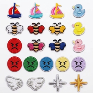Patchs en chenille brodés personnalisés, motifs voilier, canard souriant, abeille, à thermocoller sur les chapeaux et les sacs - Product Image 1