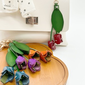 Breloque de sac en cuir véritable faite à la main en forme de tulipe avec fermoir, pendentif fleur, accessoires pour sacs pour femmes - Product Image 6