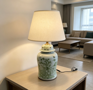 Lampada da Tavolo in Ceramica Stile Chinoiserie con Motivo Floreale Verde e Paralume in Lino, Lampada Vintage - Product Image 1