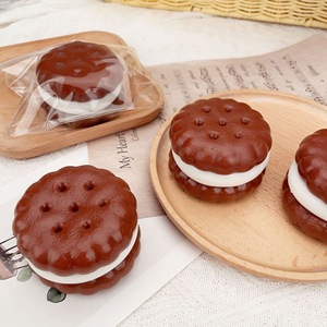 Jouet Squishy Anti-Stress en Forme de Biscuit Sandwich au Chocolat de Simulation en Gros pour Cadeau Promotionnel - Product Image 6