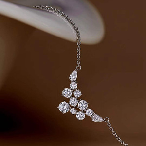 Collana con Ciondolo a Forma di Ala d'Angelo in Cristallo per Donne, Catena con Pendente Rotondo a Goccia per Clavicola - Product Image 2