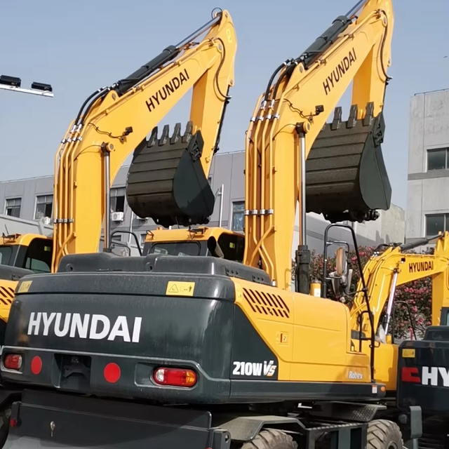 21-ton Wheel Excavator for Famous Brand R210WVS Hot Sale 2024