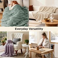 Couverture en fourrure artificielle HongYa - Ultra douce, moelleuse, luxueuse, 100% polyester, moderne, quatre saisons, épaisse, chaude, rayée pour l'hiver