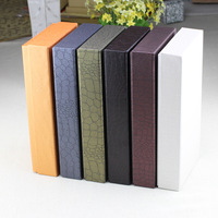 Boîte cadeau personnalisée avec couvercle et base, pour portefeuille long, ceinture ou pochette, en papier spécial grainé simili cuir avec doublure blanche