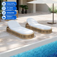 Chaise longue d'extérieur réglable avec coussin épais pour piscine, hôtel, complexe hôtelier