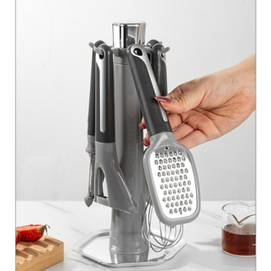 Juego de 7 Utensilios de Cocina Multifuncionales: Pelador, Rallador, Batidor, Accesorios Inteligentes para Frutas y Verduras - Product Image 6