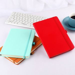 Carnet de notes promotionnel 2025-2026 personnalisé avec logo OEM, en cuir PU rigide A5, avec porte-stylo - Product Image 3