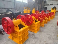 Petit concasseur à mâchoires PE150X250 pour l'extraction d'or, concasseur de roche et de pierre avec crible vibrant diesel, concasseur à mâchoires diesel portable
