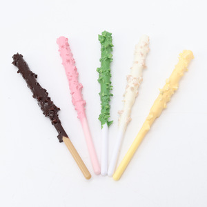 Bâtonnet de chocolat simulé fraise 9 cm, Bâtonnet de biscuit simulé, Bâtonnet de granulés de fausse collation pour vidéo courte, Accessoire de farce - Product Image 5
