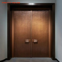 Puerta Pivotante Frontal Moderna de Aluminio Grande con Características de Seguridad para Uso Comercial en Exteriores