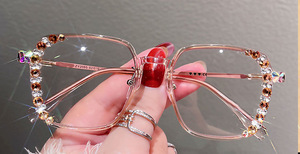 Lunettes de vue carrées photochromiques pour femmes, certifiées CE, offrant une protection UV essentielle et un <span class=keywords><strong>confort</strong></span> pendant les activités quotidiennes en extérieur - Product Image 6