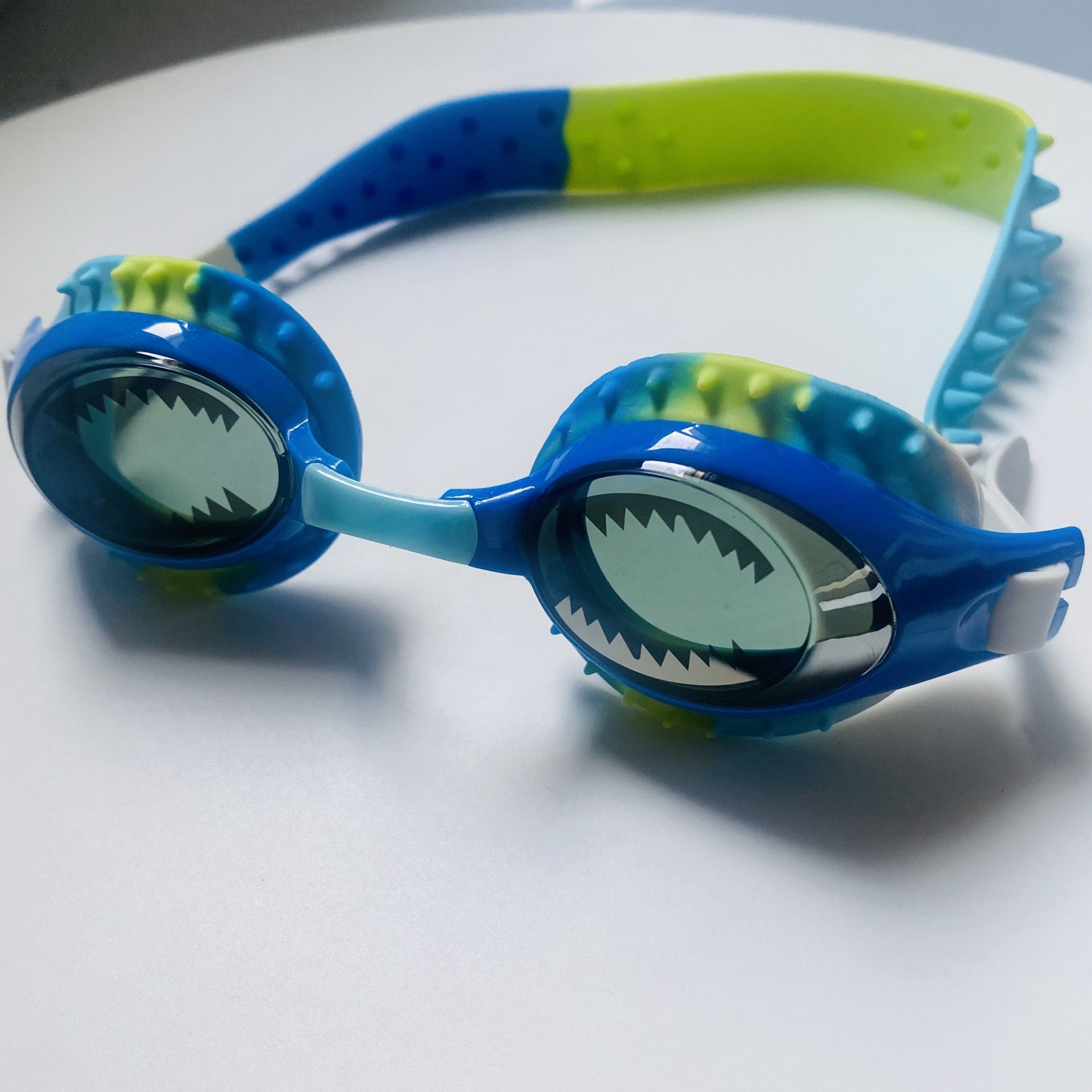 Bluetooth swimming goggle case