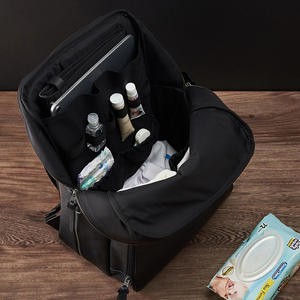 <span class=keywords><strong>Sac</strong></span> à <span class=keywords><strong>dos</strong></span> pour <span class=keywords><strong>homme</strong></span> de grande capacité avec logo personnalisé <span class=keywords><strong>sac</strong></span> à <span class=keywords><strong>langer</strong></span> pour papa en cuir PU noir avec matelas à <span class=keywords><strong>langer</strong></span> <span class=keywords><strong>sac</strong></span> à <span class=keywords><strong>dos</strong></span> pour bébé - Product Image 3